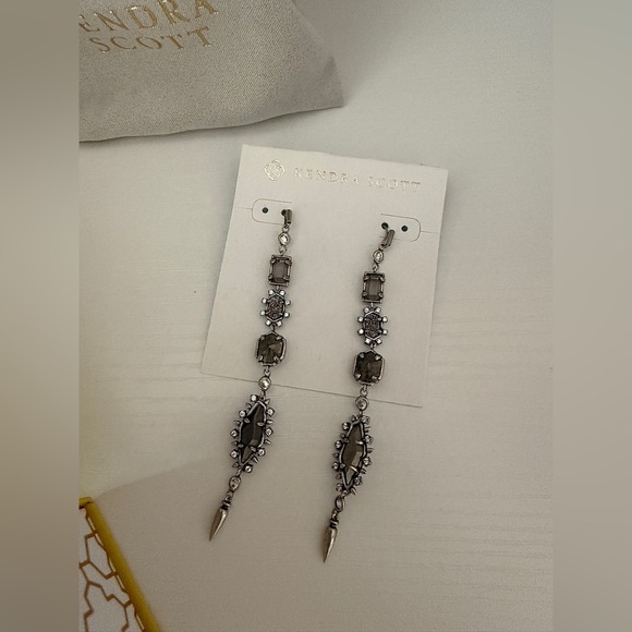 ✨NEW NEVER WORN✨ Kendra Scott Vintage Inspired Linear Earrings - Picture 3 of 5